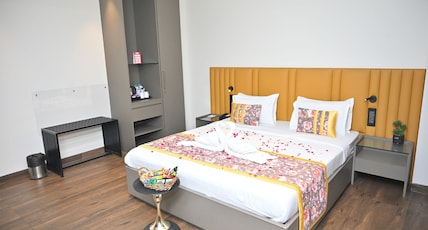 Urvi Banquets & Guest House Room Type - Super Deluxe Room Urvi Banquets & Guest House Room Type - Super Deluxe Room