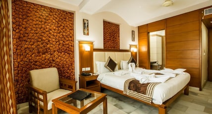 Hotel Golden Manor-City Center Bani Park Jaipur Room Type - Club Double Bed Room Hotel Golden Manor-City Center Bani Park Jaipur Room Type - Club Double Bed Room