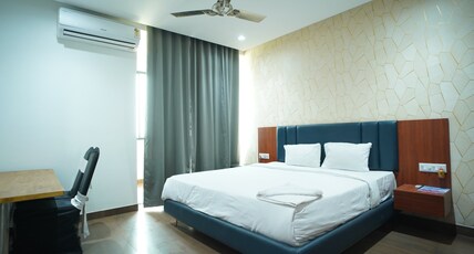 Riviera Resort and Hotel Room Type - Cruise Room