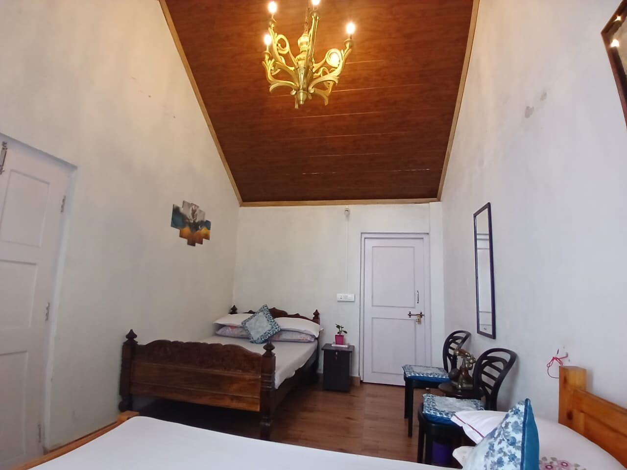 Serene 1BR Hill Cottage in Kurseong - Tap to explore photos
