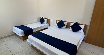 Hotel Darshan Palace - Near Dwarka Railway Station & Shree Dwarkadhish Temple Room Type - Triple Room