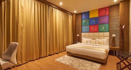 Monotel Luxury Business Hotel Room Type - Suite Room with Bathtub