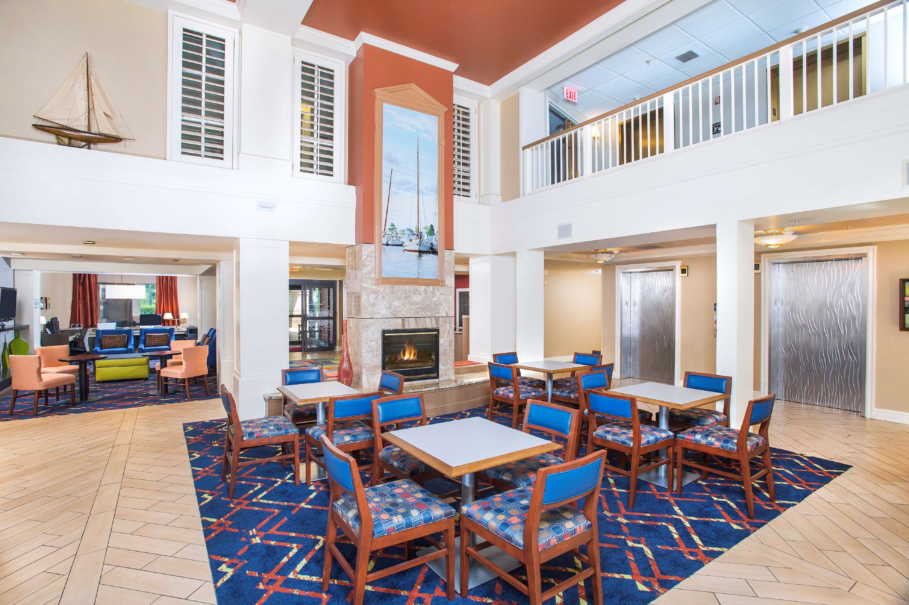 Hampton Inn & Suites Annapolis - Tap to explore photos