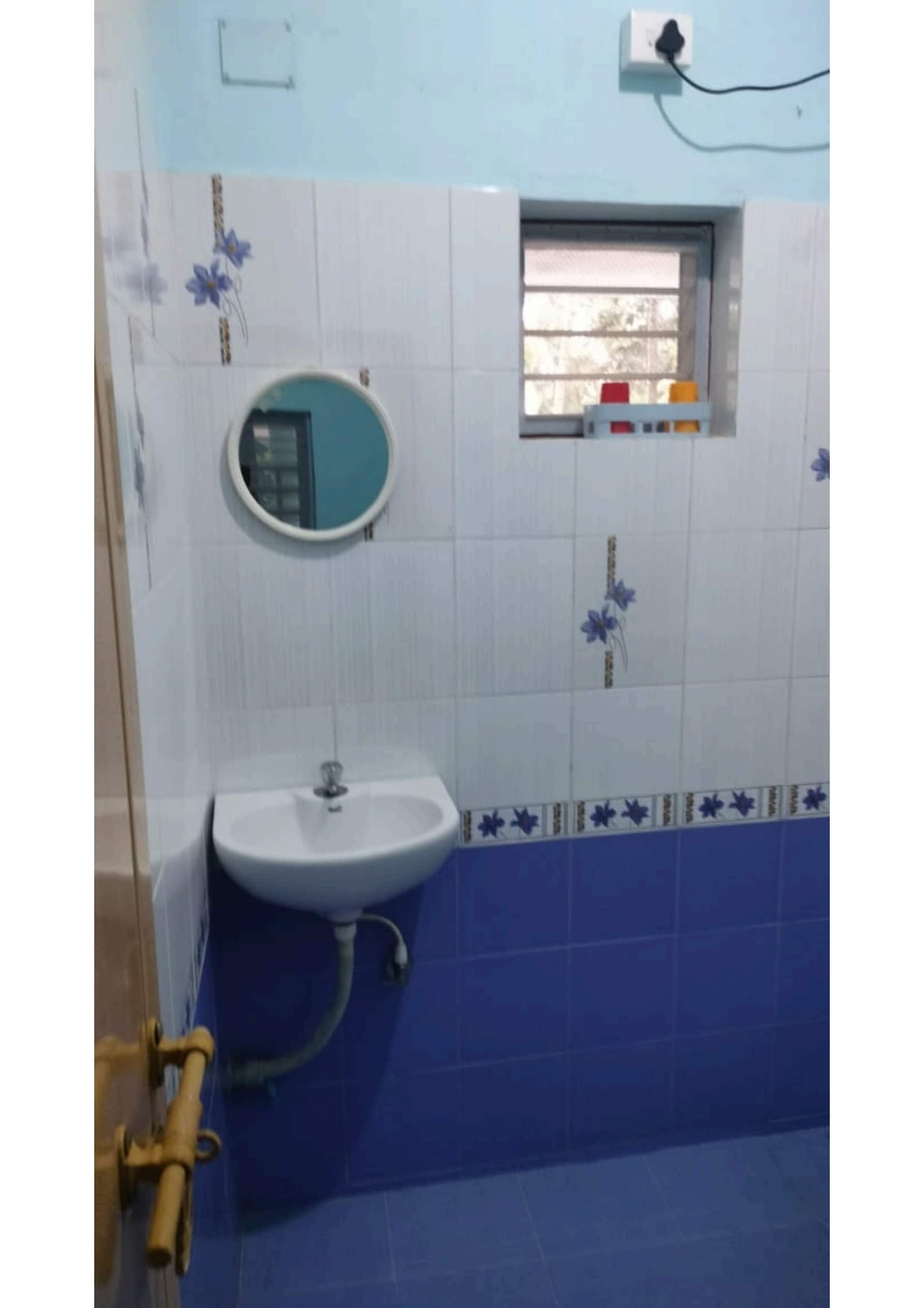 Standard Stay - Tap to explore photos