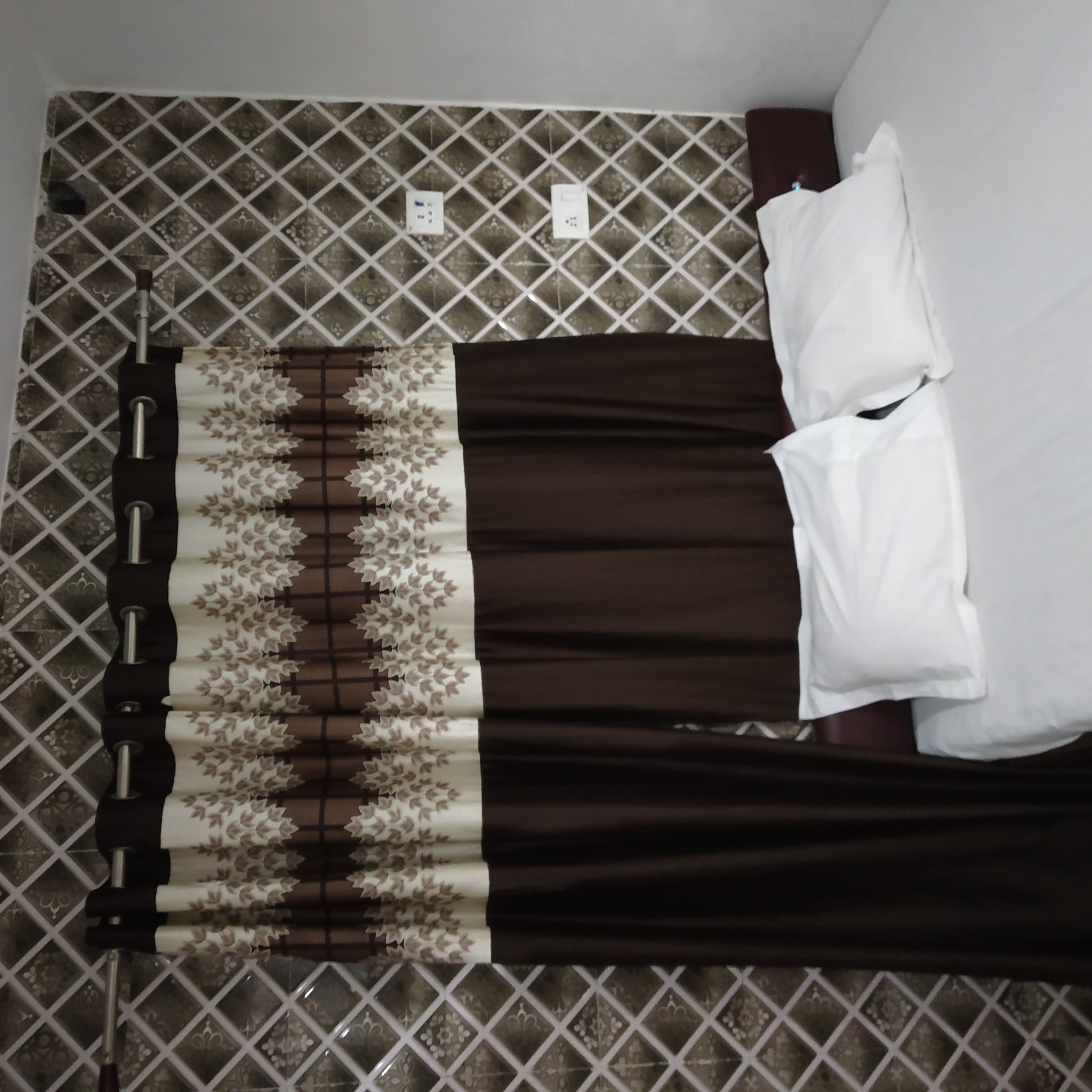 New Hotel Yatri Niwas - Tap to explore photos