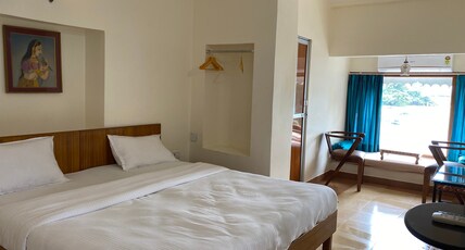 NATURAL LAKE VIEW HOTEL Room Type - Deluxe Room