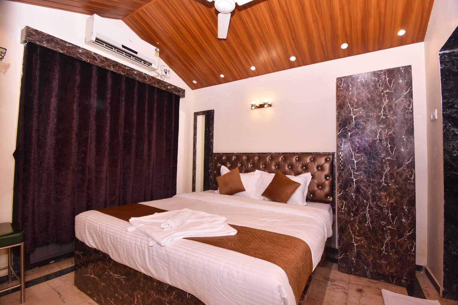 Pyrite Blue Waters Villas with Spacious Lawn - Tap to explore photos