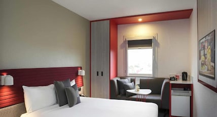 ibis Sydney Airport Room Type - Standard Room 1 Double and 1 Single Bed ibis Sydney Airport Room Type - Standard Room 1 Double and 1 Single Bed