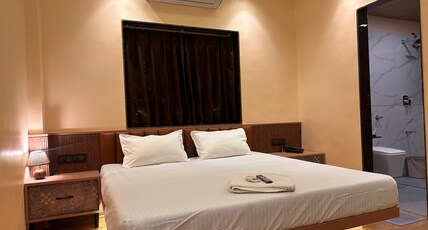 Hotel Vyankatesh Inn Room Type - Deluxe Double Room Hotel Vyankatesh Inn Room Type - Deluxe Double Room