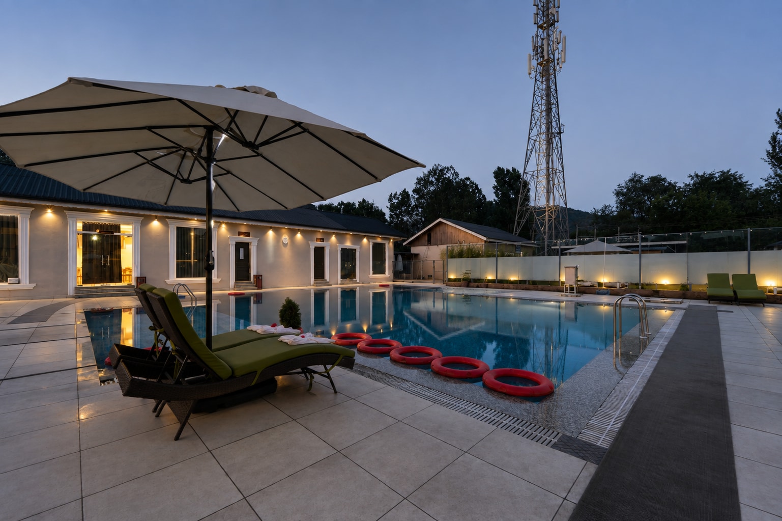 The Platinum Grand Mamta (Nearby Dal Lake) - Tap to explore photos
