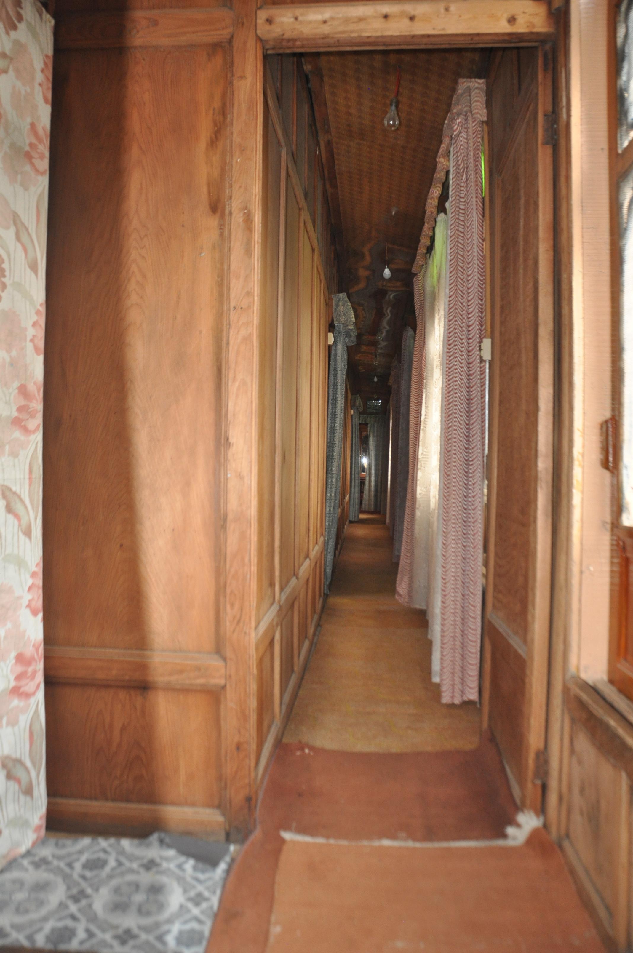 Houseboat Nightingale (Triple Bedded Room) - Tap to explore photos