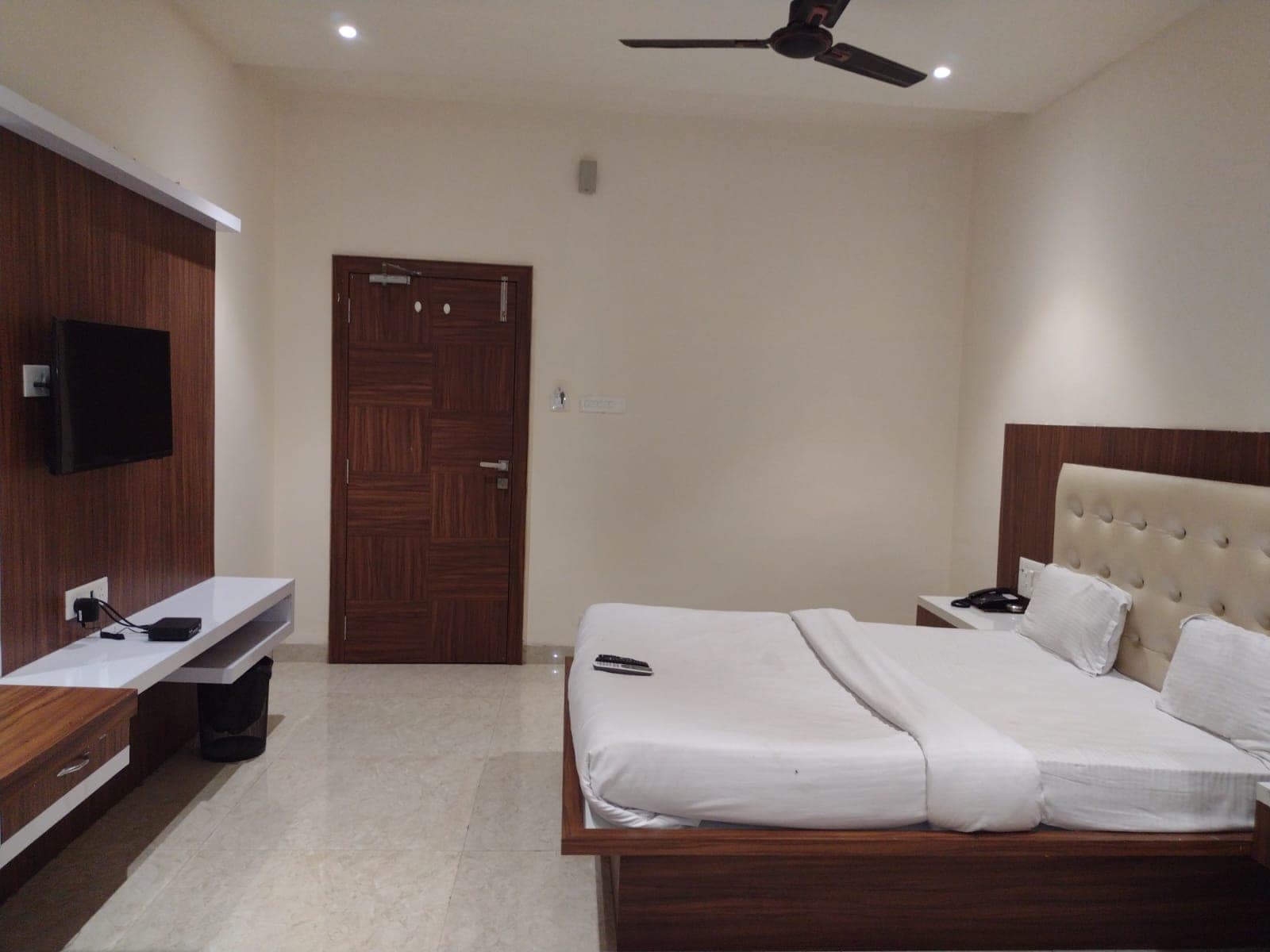Hotel Sharda Regency - Tap to explore photos