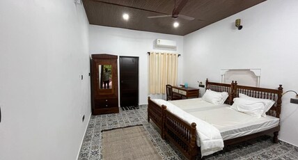 Writer's Inn Room Type - Bedroom 1