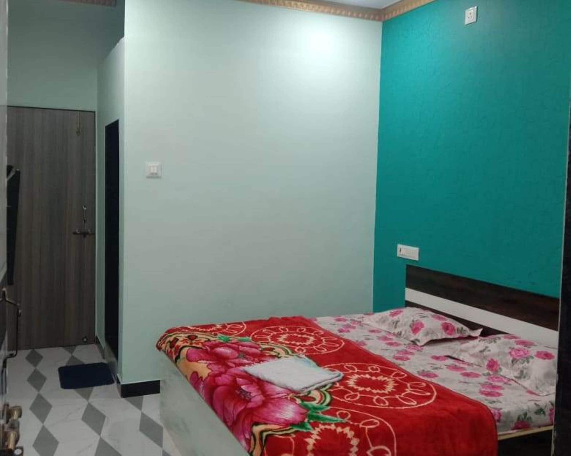 Daksh Holiday Home - Tap to explore photos