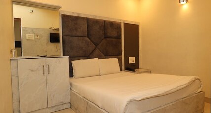 Hotel Moon Star Room Type - Double Bed Deluxe AC Room