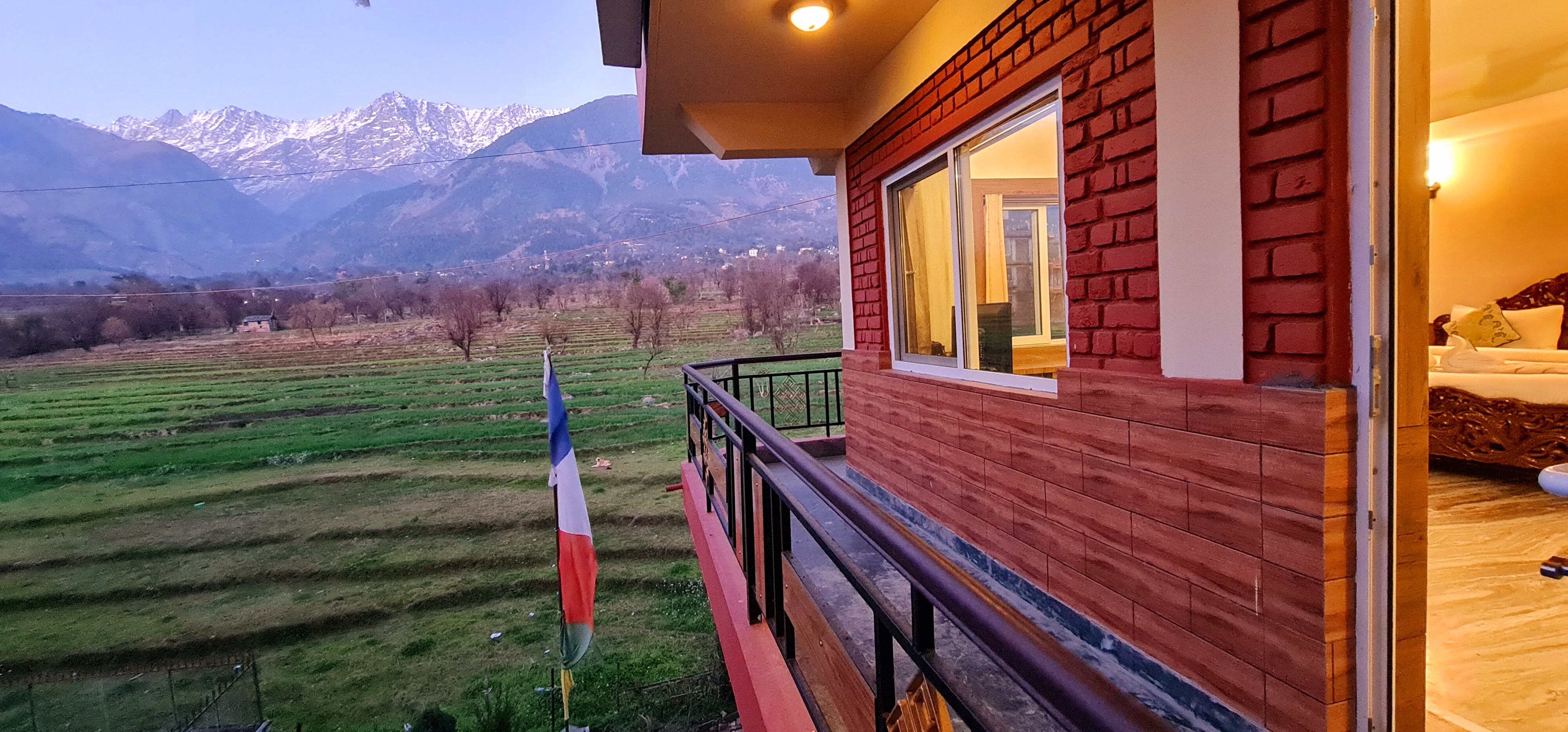 Hotel Samdupling Himalayan Brothers - Tap to explore photos