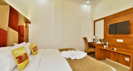 Hotel Sallow Premium Room Type - King Room