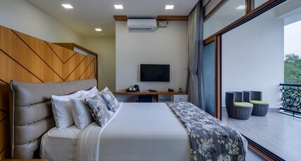 Vismita County Room Type - Couple Suite with Jacuzzi