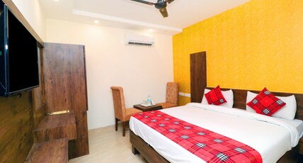 Hotel North-East Zirakpur Room Type - Deluxe room