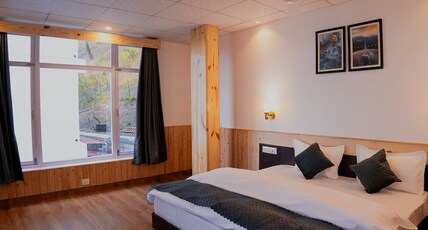 The Glass House Gethia Room Type - Standard Without Balcony Room