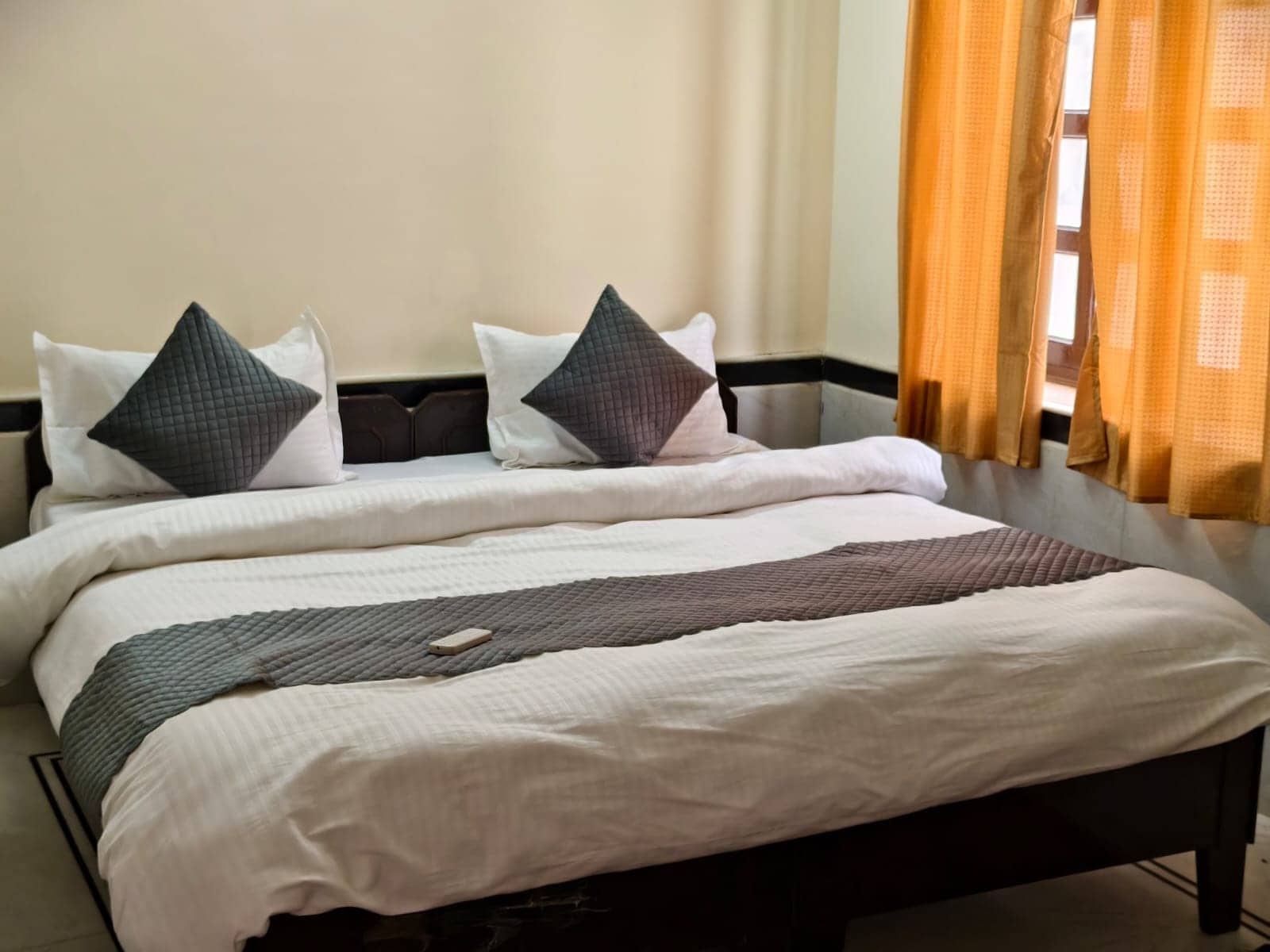 Ideal Guest House - Tap to explore photos