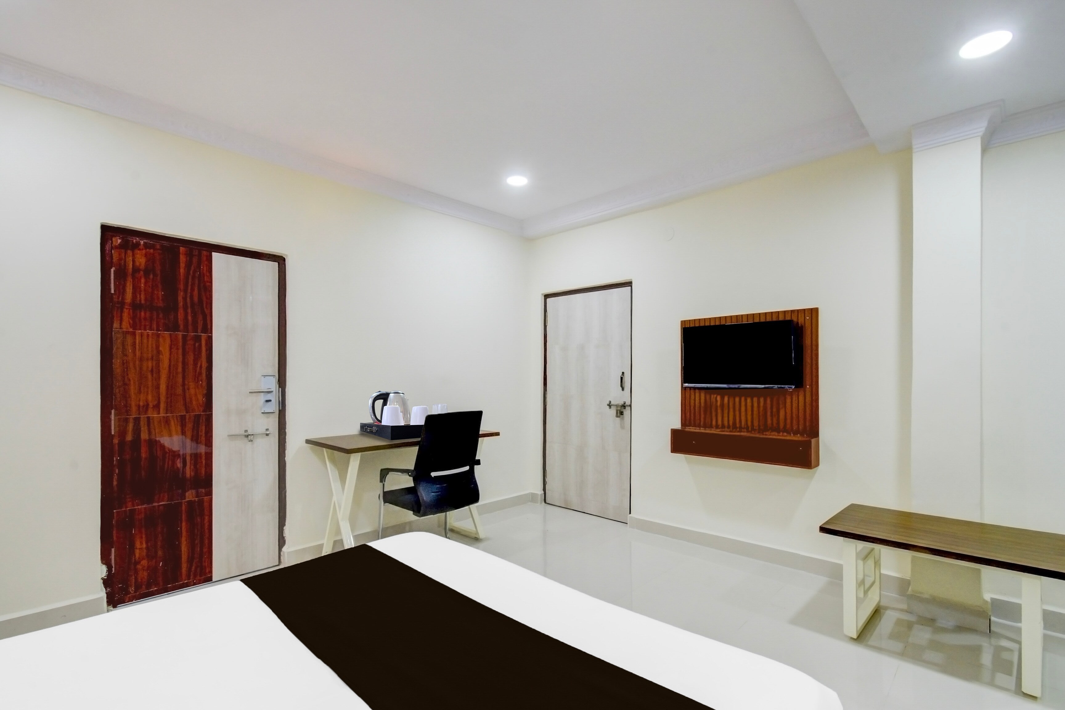 Super Townhouse Cherlapally Railway Station Hyderabad - Tap to explore photos