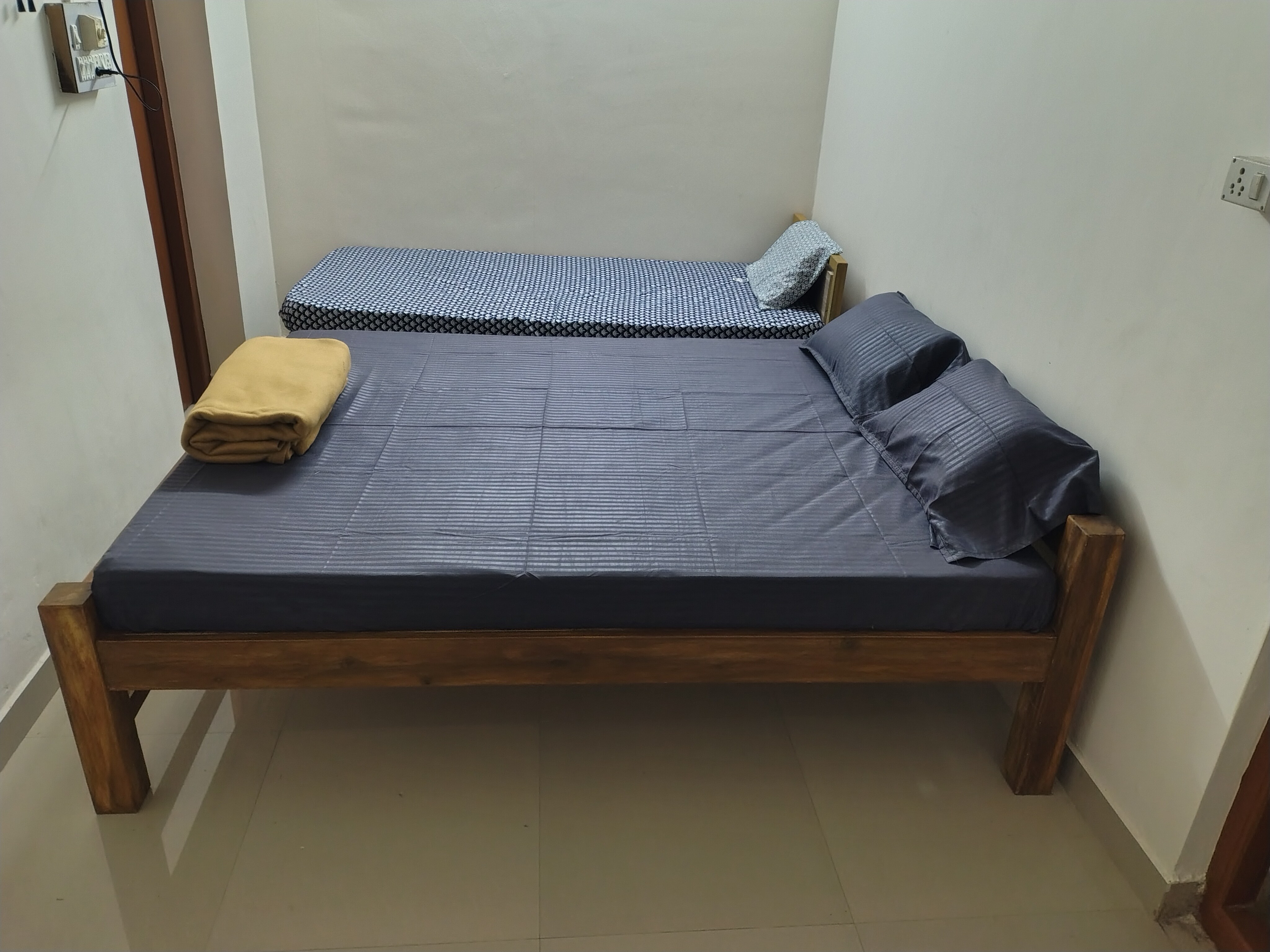 Shree Krishna Home Stay/bed Space... - Tap to explore photos