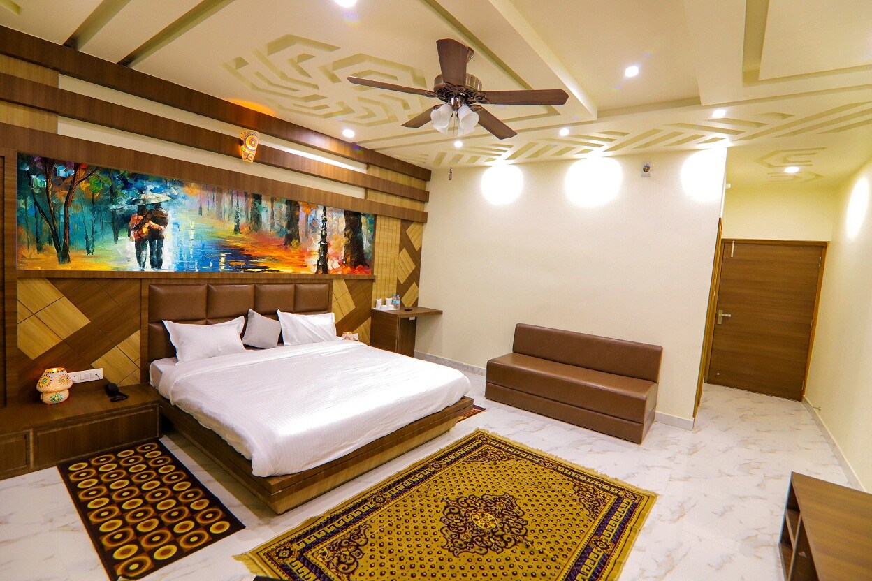 Hotel Heritage View- 500 Meter From Bus Stand - Tap to explore photos