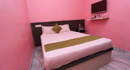 Arun Auro Residency Room Type - Deluxe Room