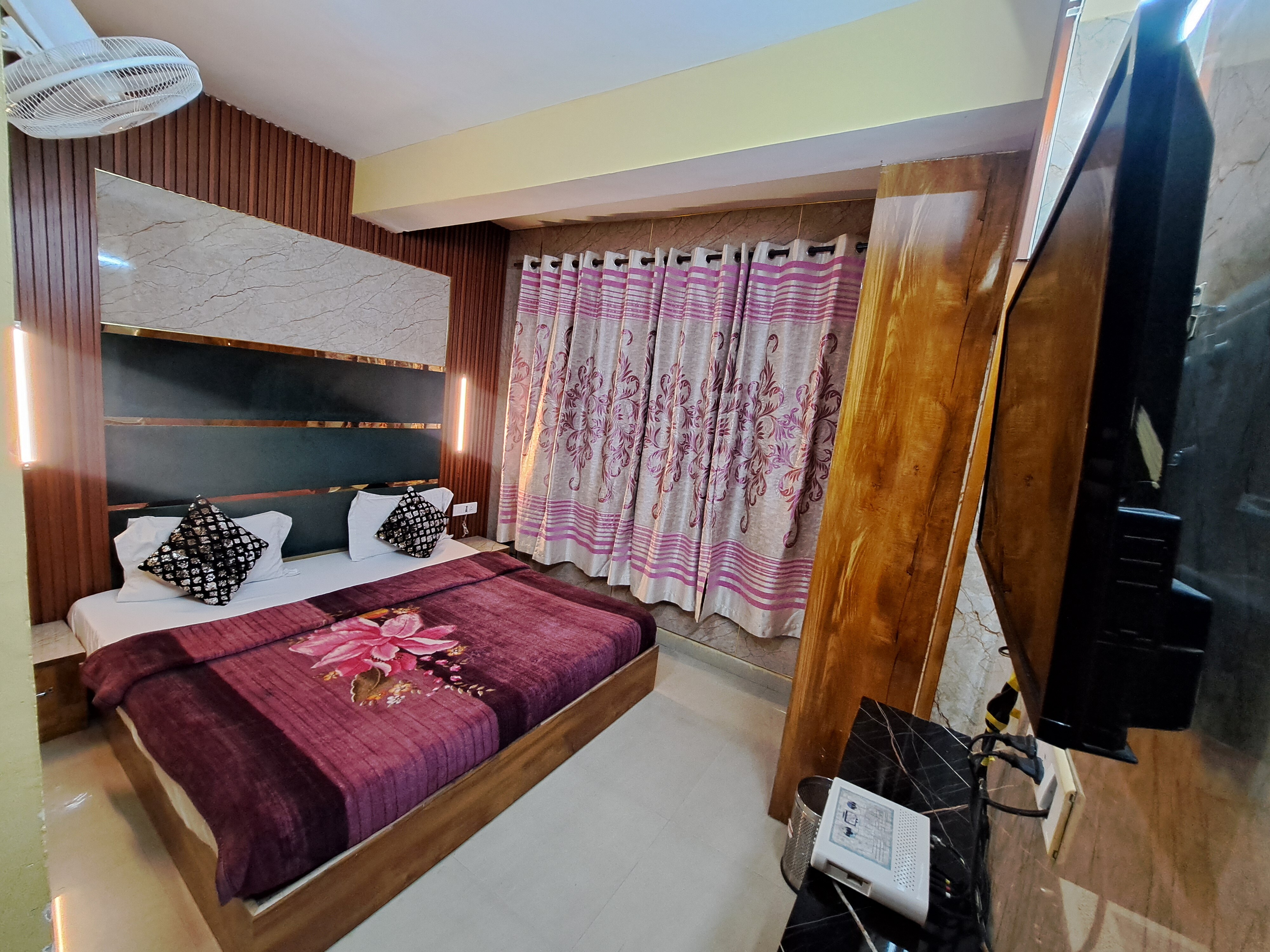Hotel Rudra Inn Dalhousie - Tap to explore photos