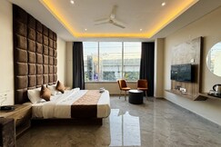 Photos of Revelon Grand Hotel