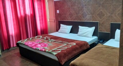 Hotel Daya's Paradise Room Type - DELUXE TRIPLE BED AC ROOM