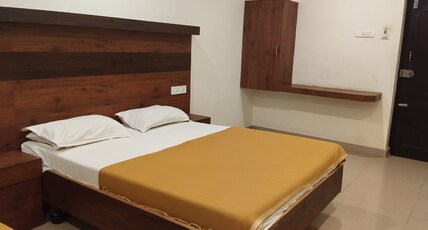 Hotel Alankar Room Type - Standard Quadruple Bedroom (NON-AC)