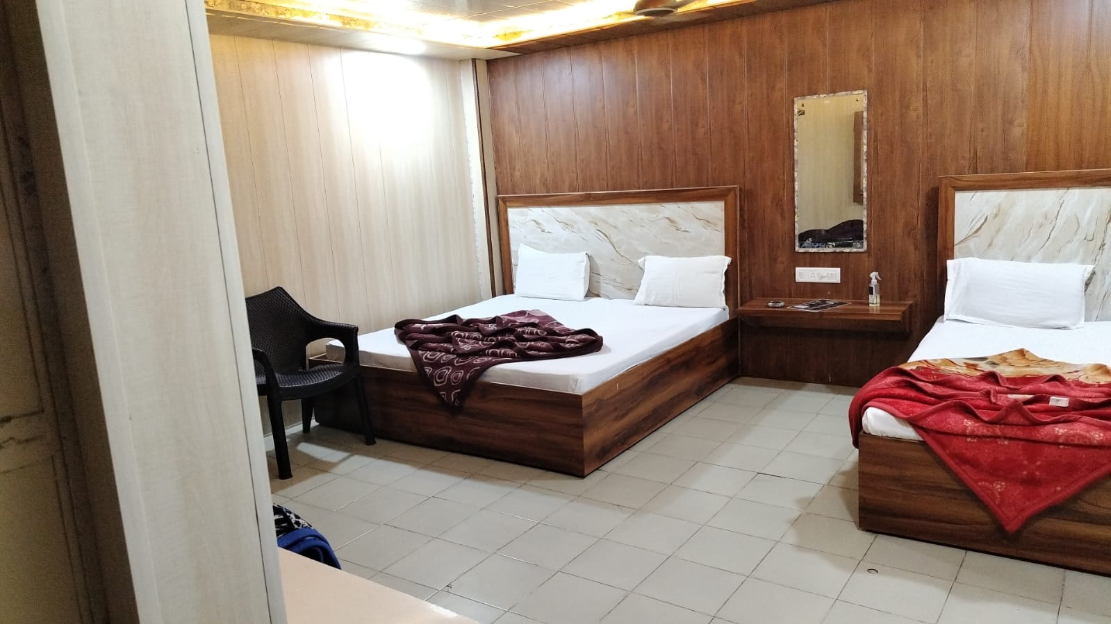 Hotel Saini Homestay - Tap to explore photos