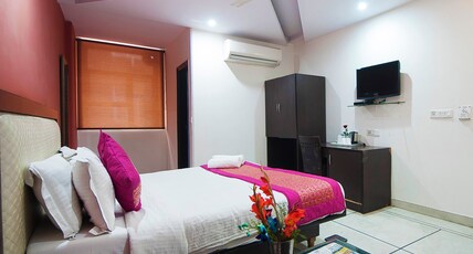 Hotel Apra International Room Type - Deluxe Room NON AC