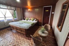 P SQUARE HOTEL (CAFE RESTRO & STAY)