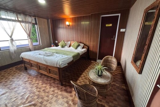 P SQUARE HOTEL (CAFE RESTRO & STAY)