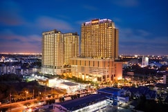 The Grand Fourwings Convention Hotel