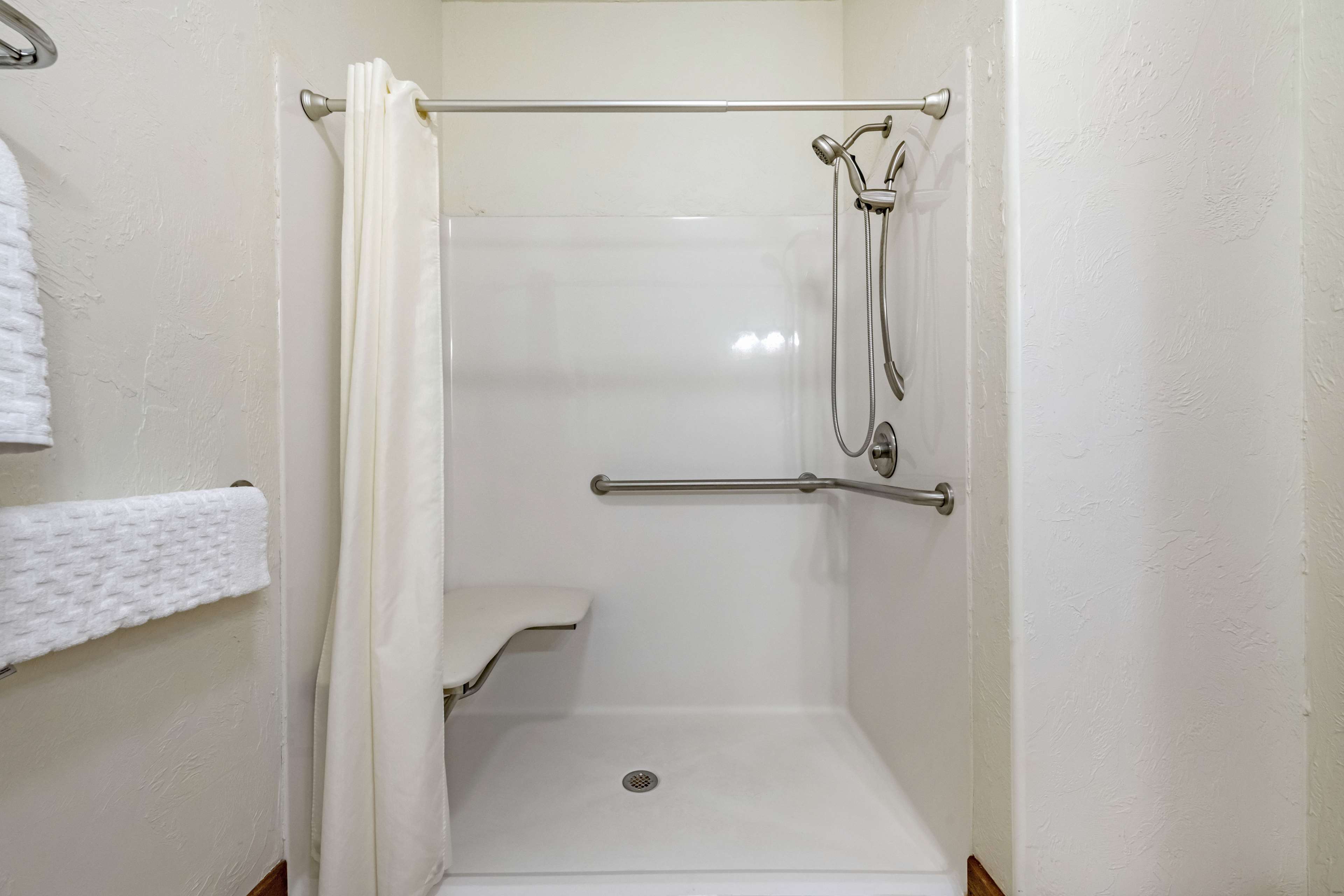 Best Western Devils Tower Inn - Tap to explore photos