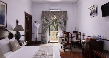 Queen's Hotel, Kandy Room Type - Junior Suite with City View Queen's Hotel, Kandy Room Type - Junior Suite with City View
