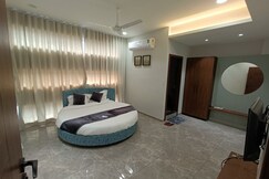 Hotel Millennium, Anand