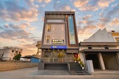 FabHotel Golden Sapphire