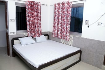 hotel jinendra Room Type - Deluxe AC Double Bed