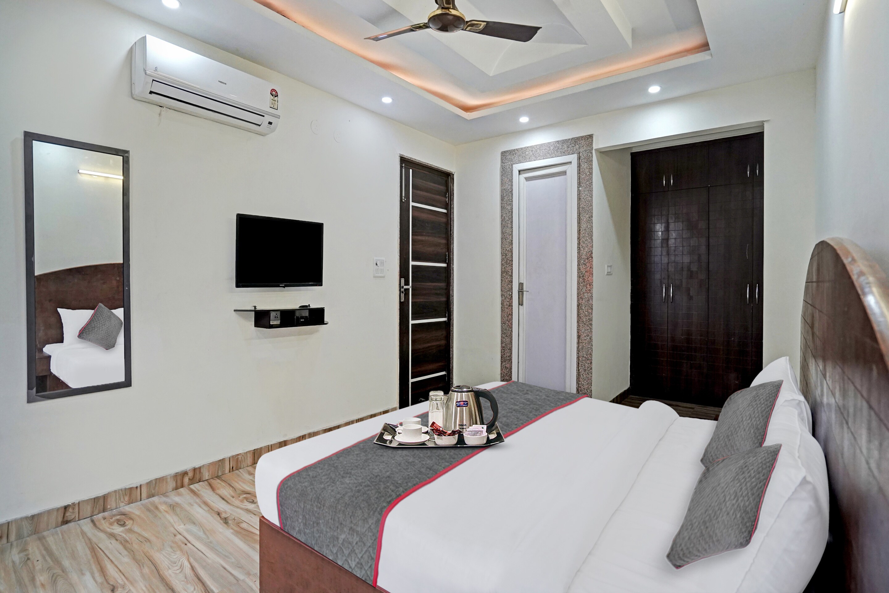 Townhouse Stay 52 Gurgaon - Tap to explore photos