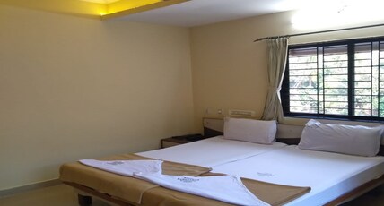 Hotel Srinivasa Residency - Boarding & Lodging Room Type - Double AC Room
