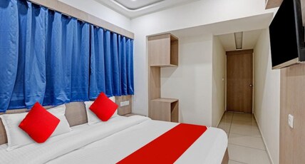 Hotel Max Inn SG Highway Room Type - Deluxe Room