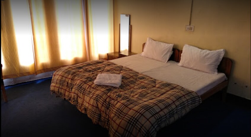 Hotel Rockland - Tap to explore photos