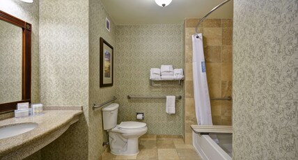 Hampton Inn & Suites by Hilton Savannah Historic District Room Type - 2QNS ACC TUB STUDIO NOSMOK