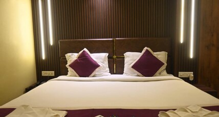 Hotel Runway Inn Room Type - Deluxe Room