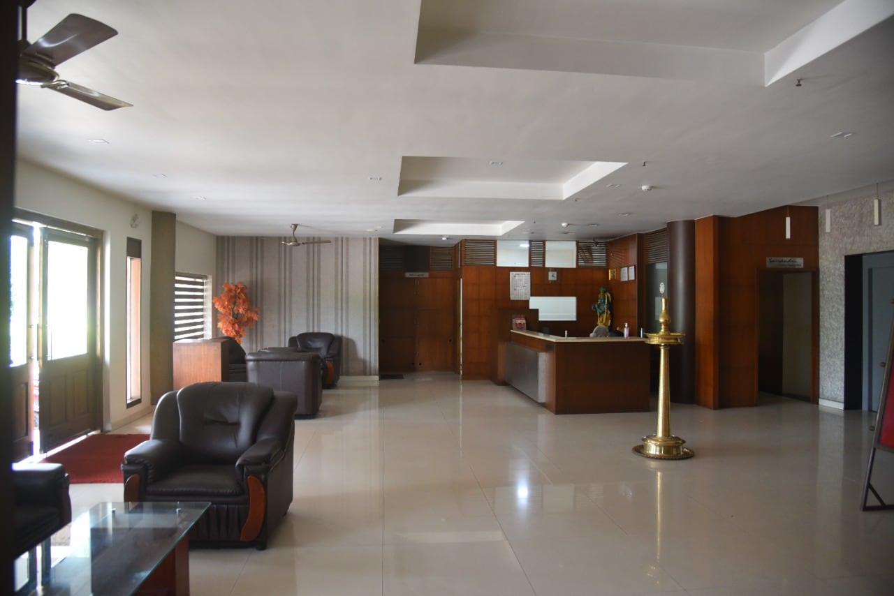 Ritzy Malabar - Tap to explore photos